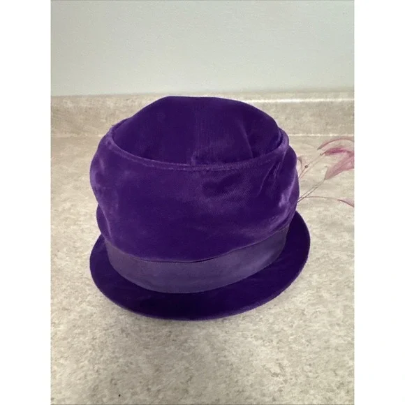 Vintage 1950s Purple Velvet Feather Hat Union Made USA ILGWU Mid-Century Glam - Picture 4 of 7